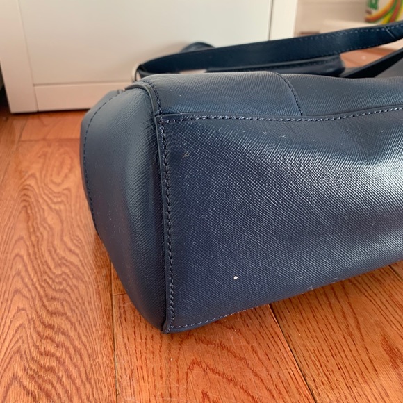 Tory Burch Robinson triangle tote - Picture 7 of 13